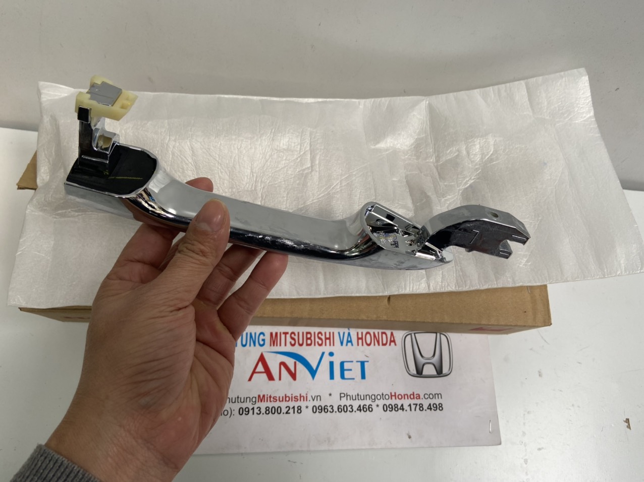 Tay mở cửa xe Honda CRV 